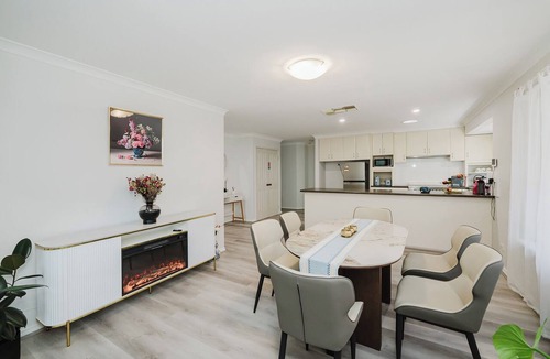Shelley House | Riverside 4BR Retreat Shelley|Sleep8|Near Curtin| Min walks to river|CBD|Airport