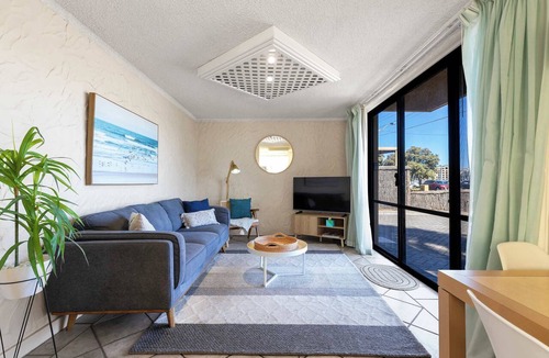 Glenelg North Apartment | Riverside Courtyard Glenelg North | Pets Welcome