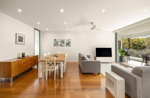 West End Apartment | Riverside Lux 2Bed 2Bath Parking