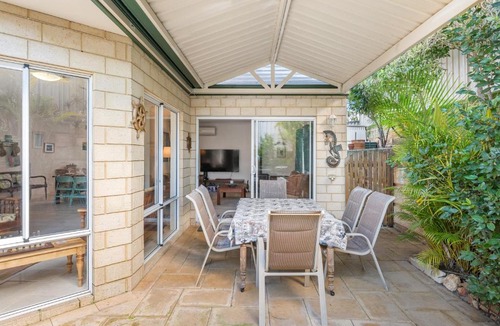 Wilson House | Riverside Retreat Near Curtin Uni & Lo Quay Café