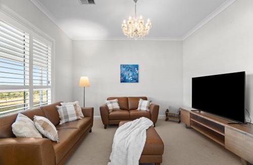 Adelaide House | Rolling Hills Estate - Off grid Luxury
