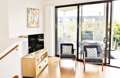 Merimbula Apartment | Rolling Waves 1 - Pet friendly 3 bedroom Apartment