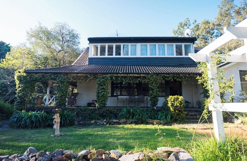 Darlington House | Romantic 1BR Hills Hideaway · Fireplace & Natural Pool - Perth hills