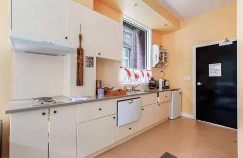 Melbourne Central Business District Apartment | Romantic Bohemian Hideaway in the Melbourne CBD
