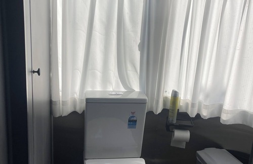 Rawson House | Romantic Caravan Glamping Retreat in Rawson, Gippsland