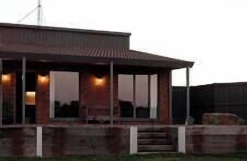 Warrnambool House | Romantic getaway in Victoria - Outdoor cinema - baths - fire