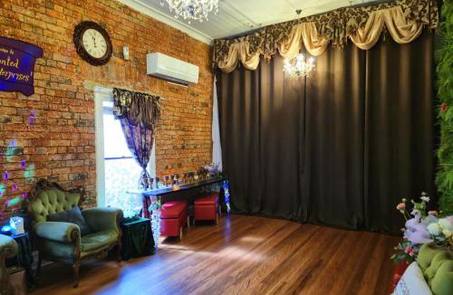 Windsor Apartment | Romantic Harry Potter Themed Home