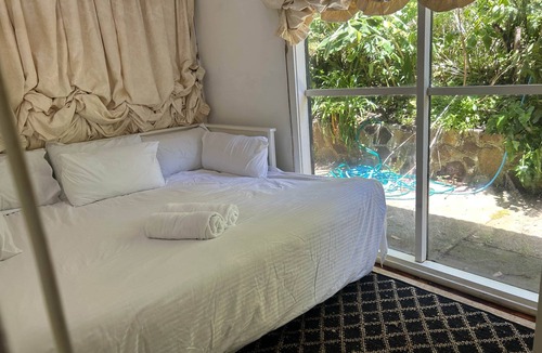 Kalorama Bed & Breakfast | Romantic Hills Cottage w/Fireplace