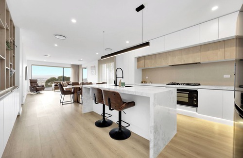 Wallan House | Romantic Mountain View with Lakeside living