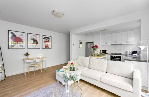 Prahran Apartment | Romantic Retreat with Garden