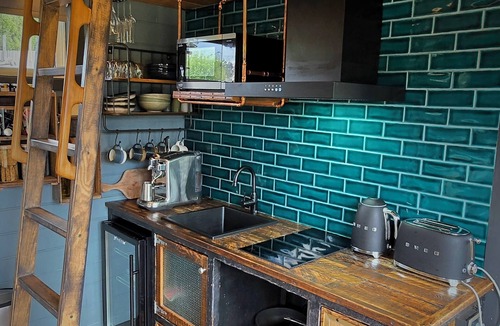 Huon Valley Cabin | Romantic Valley Cabin with Outdoor Bath