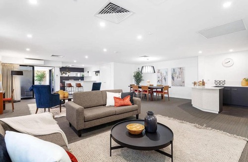 East Perth Apartment | Rooftop Apartment w Cocktail Bar Balcony & Pool