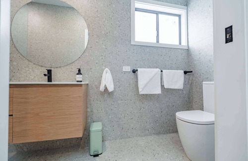 Dubbo Apartment | Ropa Premium Suite - Luxe Stay in Dubbo