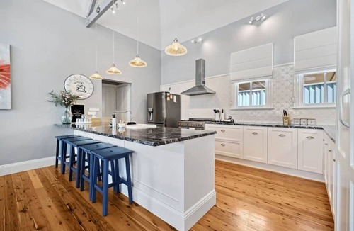 Bathurst House | Roseberne Cottage, Luxury in the CBD!