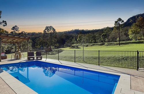 Broke House | Rosebower Cottage - Glen Eden Estate