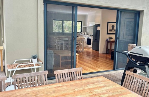 Yallingup House | Rosella—Secluded Bushland Escape with Valley Views