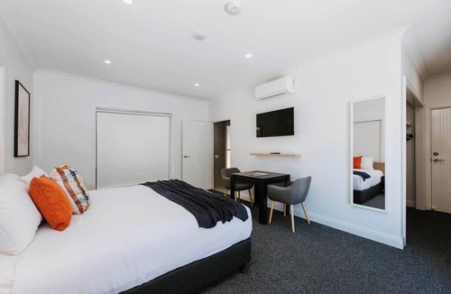 Central Mudgee House | Rosella Suite An Accessible Couples Retreat