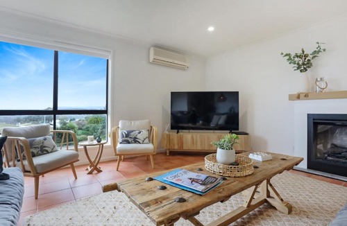 Merimbula House | Rosie's Seaview-Lake to ocean view