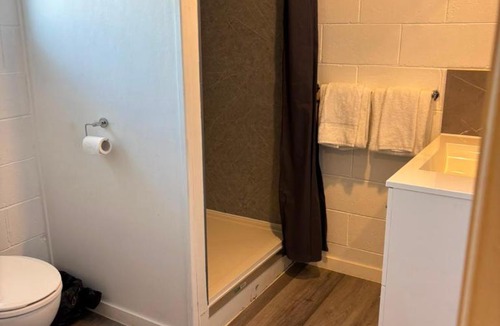 Parkhurst Hotel | Royal oak motel