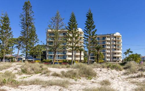 Biggera Waters Apartment | Royal Pacific Resort