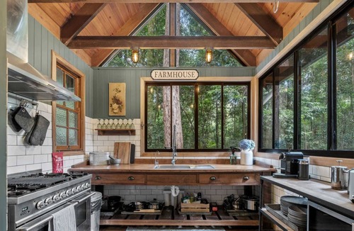Springbrook House | Rustic 3-Bed Retreat in Springbrook