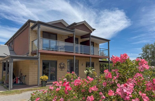 Labertouche House | Rustic Winery Villa | King Bed Room1 with En-Suite