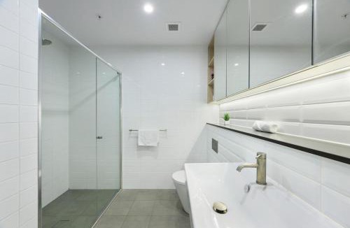 Ryde Apartment | Ryde Comfortable 2BR Stay near Shopping Centre