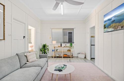 East Toowoomba House | Sage Cottage! CBD Perfection!