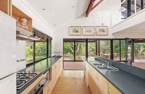Naturaliste House | Sailors Hill Retreat—Bushland Living by the Coast