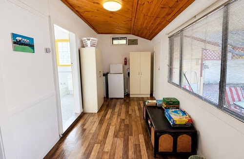 West Busselton House | Sal’s Cottage - Charming Coastal Cottage in Busselton