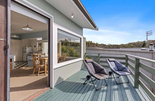 Guerilla Bay House | Salt Shack | Beachfront Retro Escape + Pets