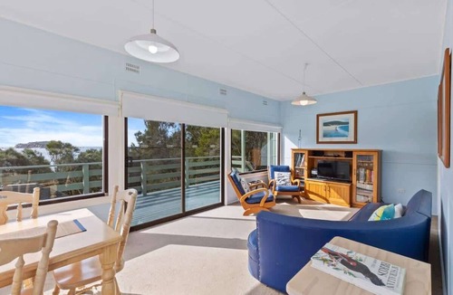 Guerilla Bay House | Salt Shack | Beachfront Retro Escape + Pets