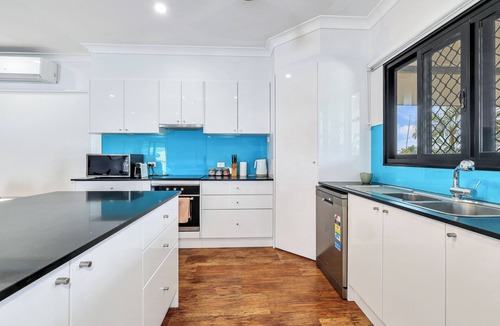 Rosebery House | Saltwater Pool 4 Bedrooms Pet Friendly Yard