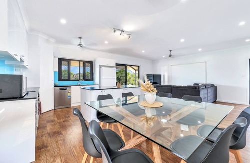 Rosebery House | Saltwater Pool 4 Bedrooms Pet Friendly Yard