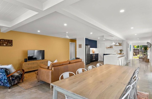Lennox Head House | Salty Crab Bungalow - short walk to the beach