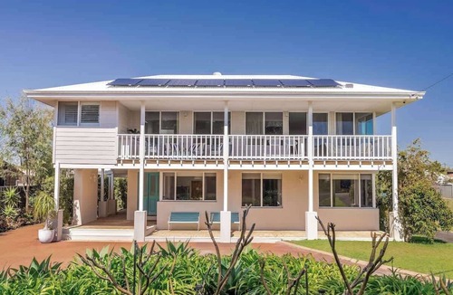 Broadwater House | Salty Dayz Retreat—Steps from Busselton Beach