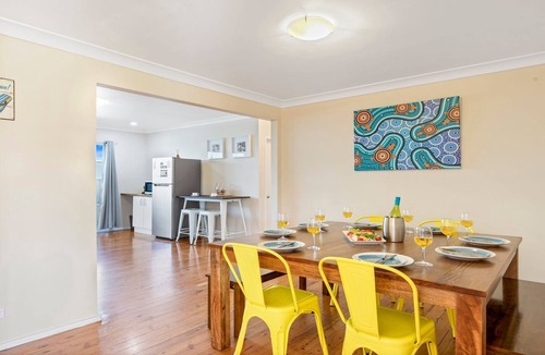 Callala Beach House | Sam’s Beach Shack and Apartment – 300m to beach