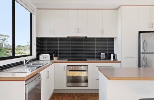 Swansea House | Sanctuary View Escape