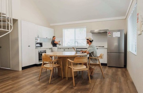Broadwater House | Sandblu: Beachfront Villa with Resort Facilities