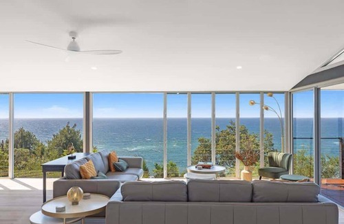Forresters Beach House | Sandcastle by Coast Hosting