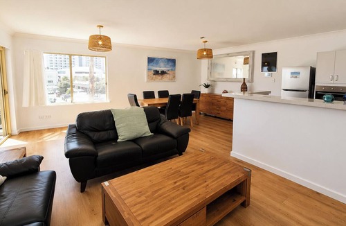 Scarborough Apartment | Sandcastles Beachfront ☆ Luxury Retreat Apartment