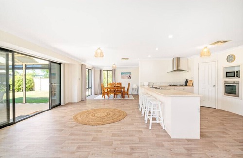 Broadwater House | Sandpiper House - Family & Pet Friendly