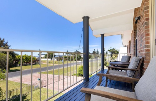 Callala Beach House | Sandy Adventures - Pet Friendly - 1 Min to Beach