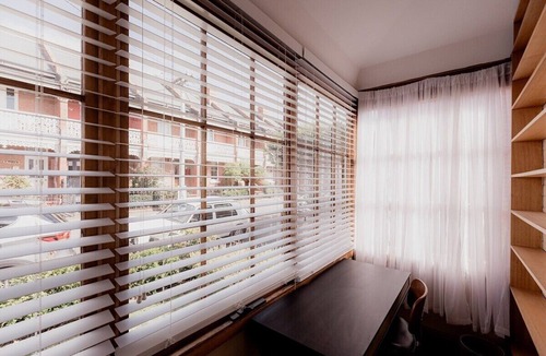 Hobart Central Business District House | Sandy Bay splendour - Steps from the seaside