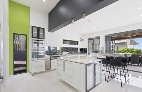 Nikenbah House | Sandy View - 180 degree views - Luxury Home