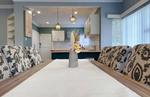Sandy Bay House | SandyBay Garden Hideaway