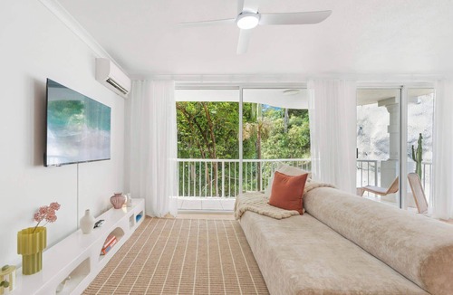 Miami Apartment | Santorini Palms - Relaxing Coastal Escape