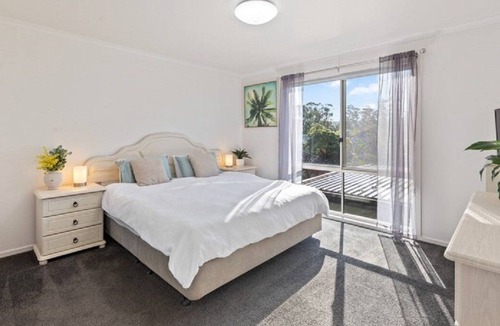 Merimbula Cabin | Sapphire Sunrise - Pet friendly Merimbula