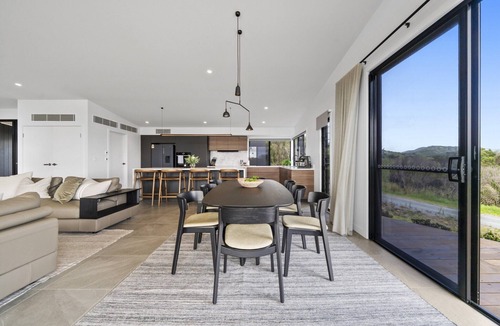 Springbrook Apartment | Scenic House with Private Yard & BBQ Area