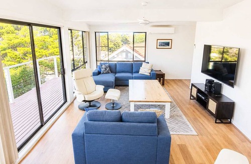 Mollymook Beach House | Scotts Ocean View at Mollymook